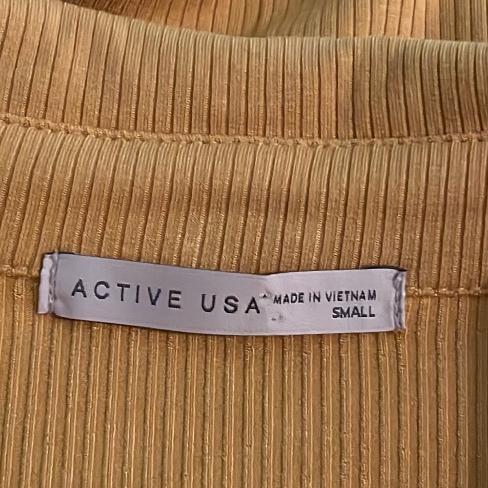 Active USA‎ Button Down Ribbed Top * Ribbed, Flattering Style * Size Small - Picture 8 of 15
